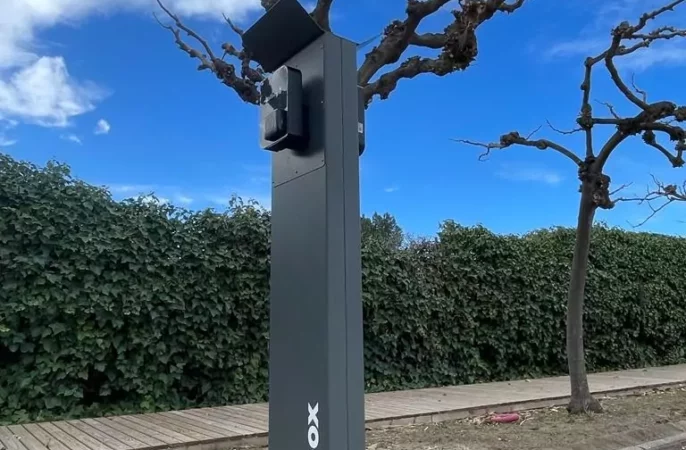 Instalación de punto de recarga de vehículos eléctricos en industria de Santiga, Barberà del Vallès (Barcelona)