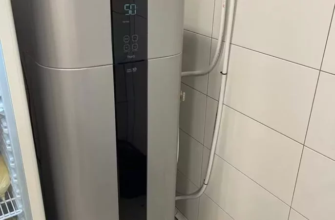 Instalación de aerotermo LG para ACS en local de restauración, Barcelona