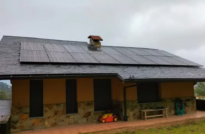 Instalación fotovoltaica de autoconsumo residencial en Matadepera (Barcelona)