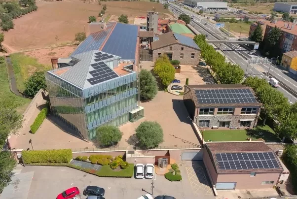 Instalación de autoconsumo industrial en Joyeria Tous en Manresa (Barcelona)