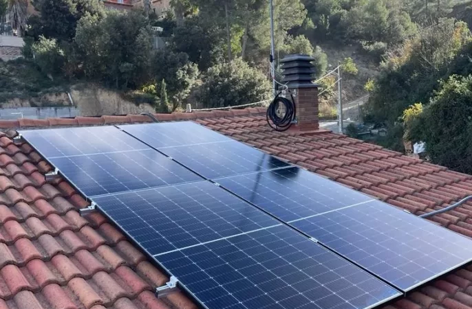 Instalación fotovoltaica de autoconsumo residencial en Terrassa (Barcelona) 